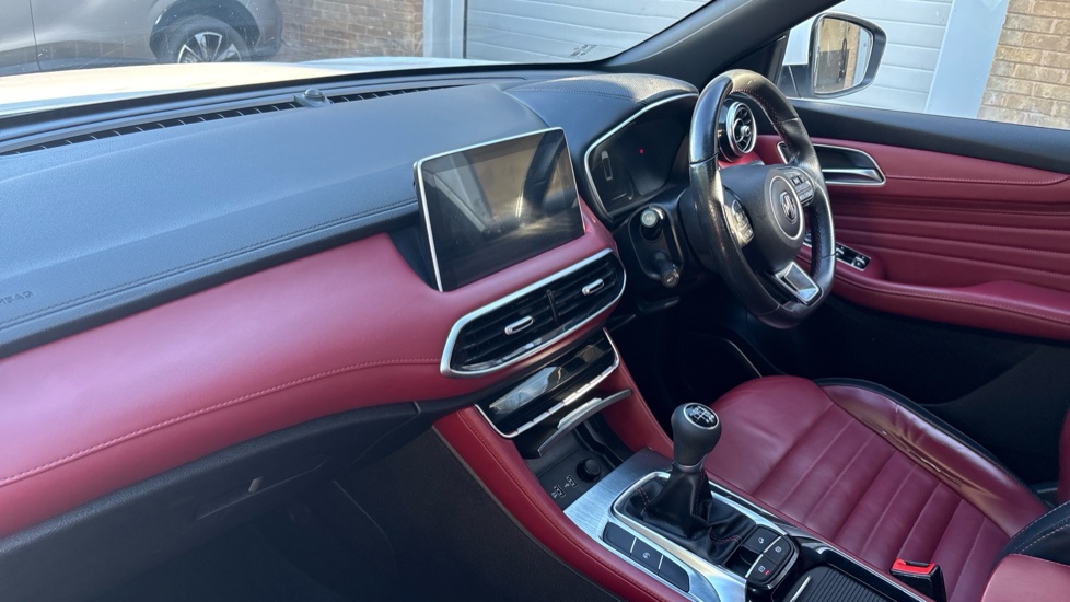 MG HS 1.5 T-GDI Exclusive 5dr Petrol Hatchback - Image 9