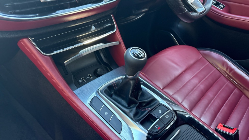 MG HS 1.5 T-GDI Exclusive 5dr Petrol Hatchback - Image 13