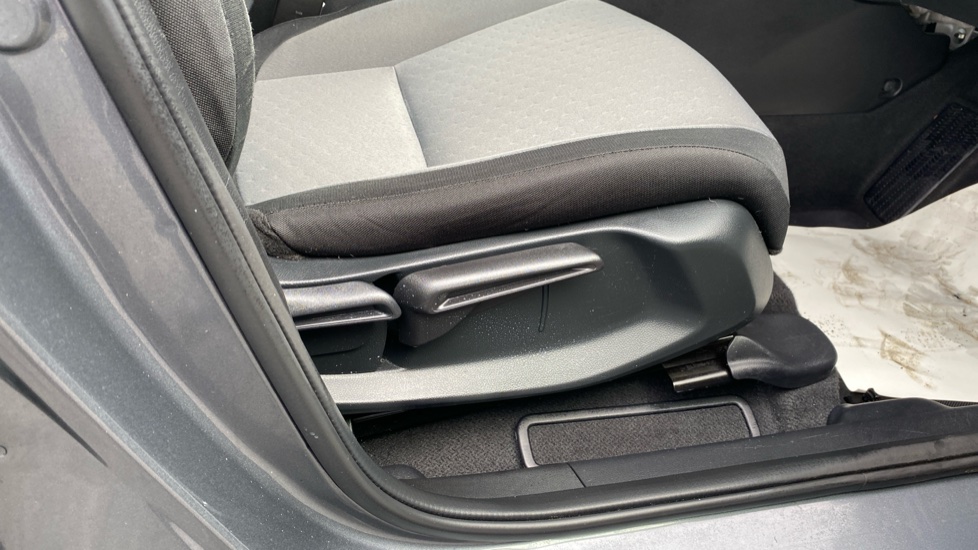 Honda Jazz 1.5 i-MMD Hybrid SE 5dr eCVT Hybrid Hatchback - Image 16