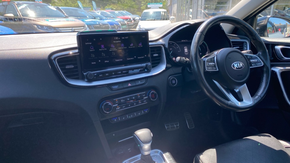 Kia Xceed 1.6 GDi PHEV First Edition 5dr DCT Hatchback - Image 2
