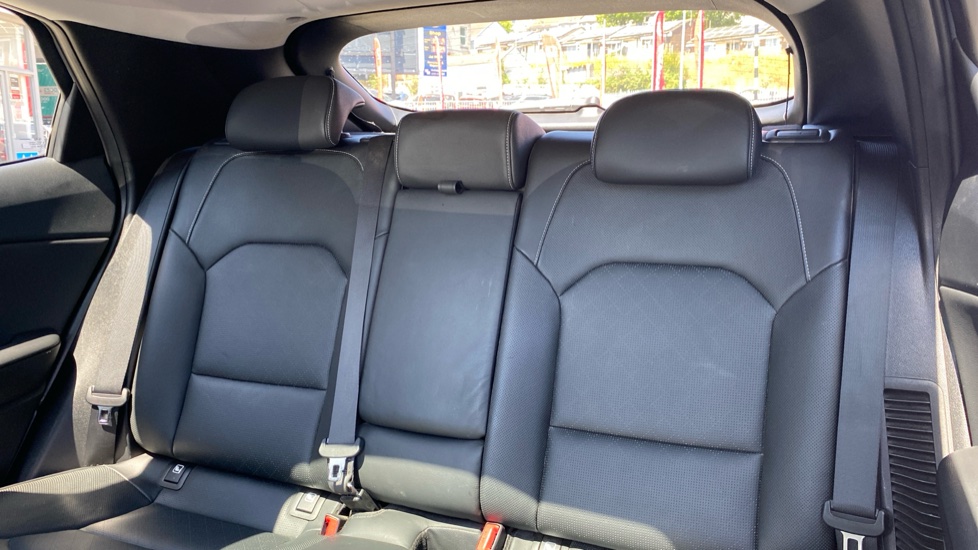 Kia Xceed 1.6 GDi PHEV First Edition 5dr DCT Hatchback - Image 8