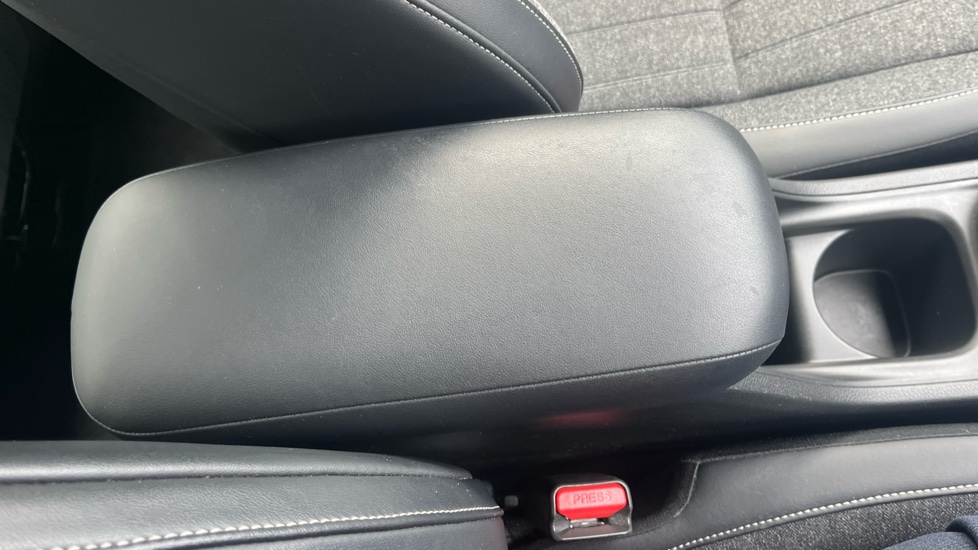 Honda Jazz 1.5 i-MMD Hybrid SR 5dr eCVT Hybrid Hatchback - Image 25