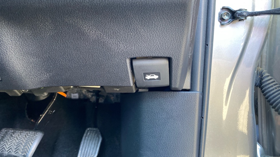 Lexus NX 300h 2.5 5dr CVT [8 Inch Nav] Hybrid Estate - Image 24