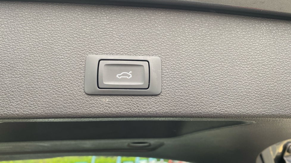Audi Q2 35 TFSI S Line 5dr S Tronic Petrol Estate - Image 32