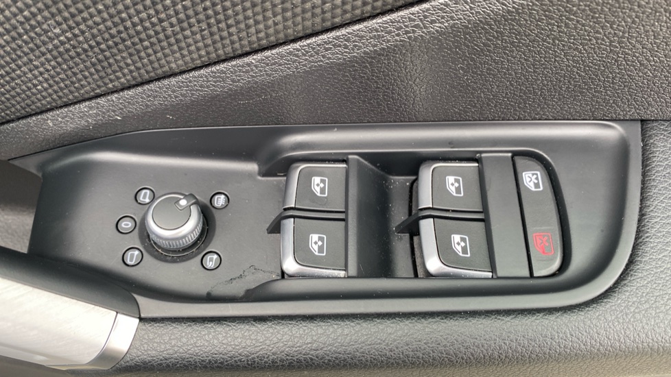 Audi Q2 35 TFSI S Line 5dr S Tronic Petrol Estate - Image 34