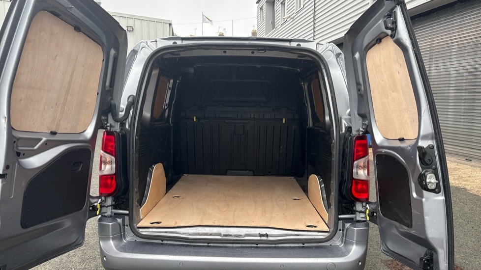 Peugeot Partner Standard Diesel 1.5 BlueHDi 130 Asphalt Van EAT8 - Image 4