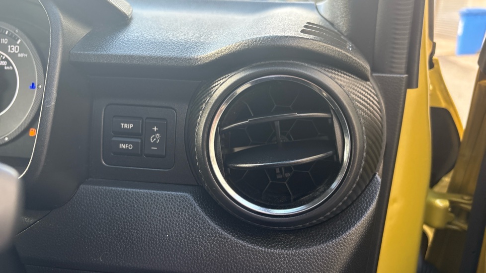 Suzuki Ignis 1.2 Dualjet 12V Hybrid SZ3 5dr Petrol Hatchback - Image 37