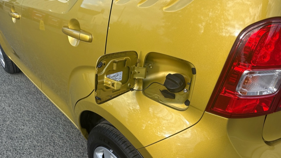 Suzuki Ignis 1.2 Dualjet 12V Hybrid SZ3 5dr Petrol Hatchback - Image 39