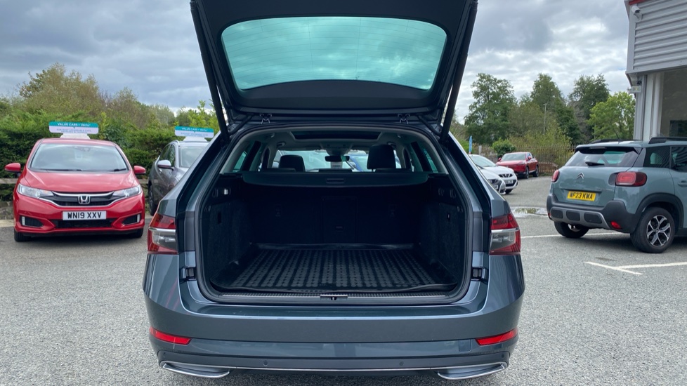 Skoda Superb 1.4 TSI iV Laurin + Klement DSG 5dr Estate - Image 4