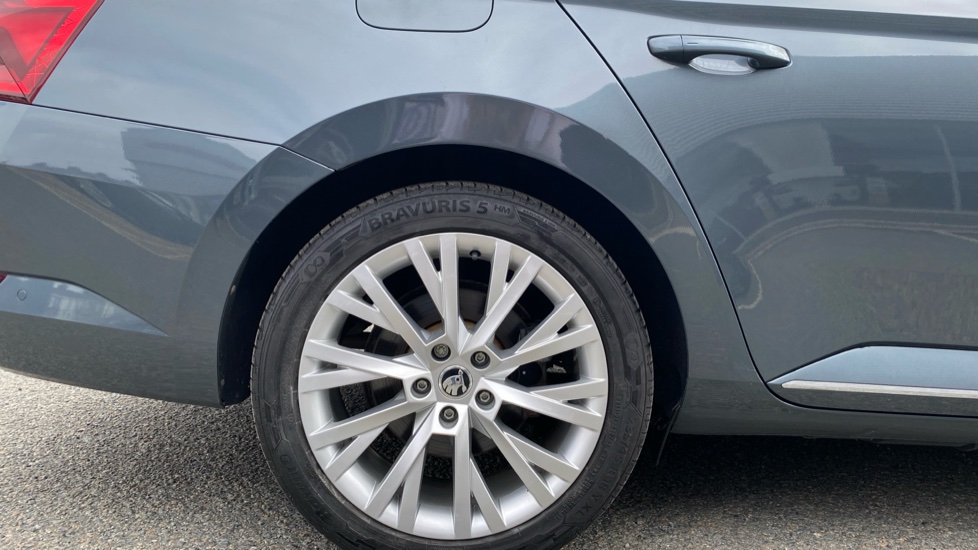 Skoda Superb 1.4 TSI iV Laurin + Klement DSG 5dr Estate - Image 7