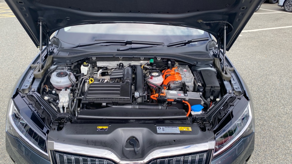 Skoda Superb 1.4 TSI iV Laurin + Klement DSG 5dr Estate - Image 8