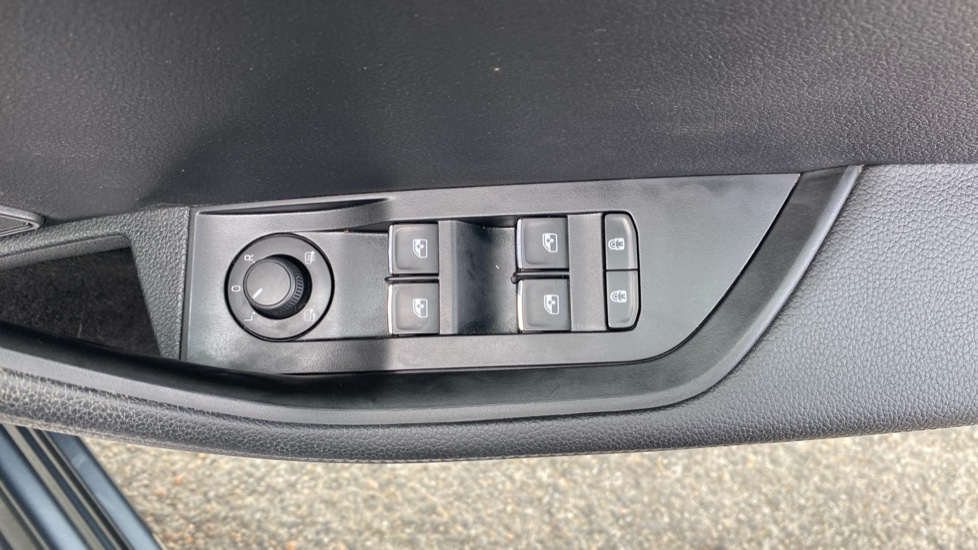 Skoda Superb 1.4 TSI iV Laurin + Klement DSG 5dr Estate - Image 24