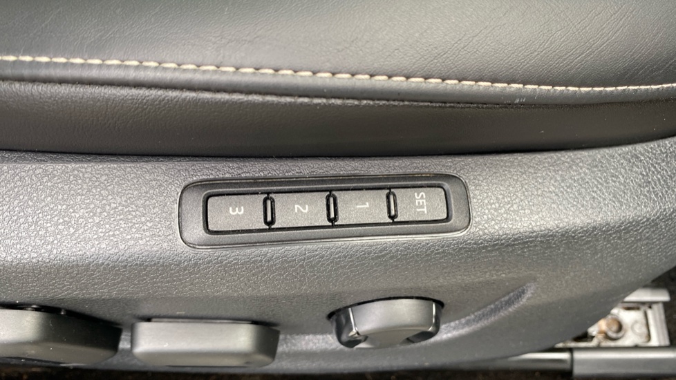 Skoda Superb 1.4 TSI iV Laurin + Klement DSG 5dr Estate - Image 27