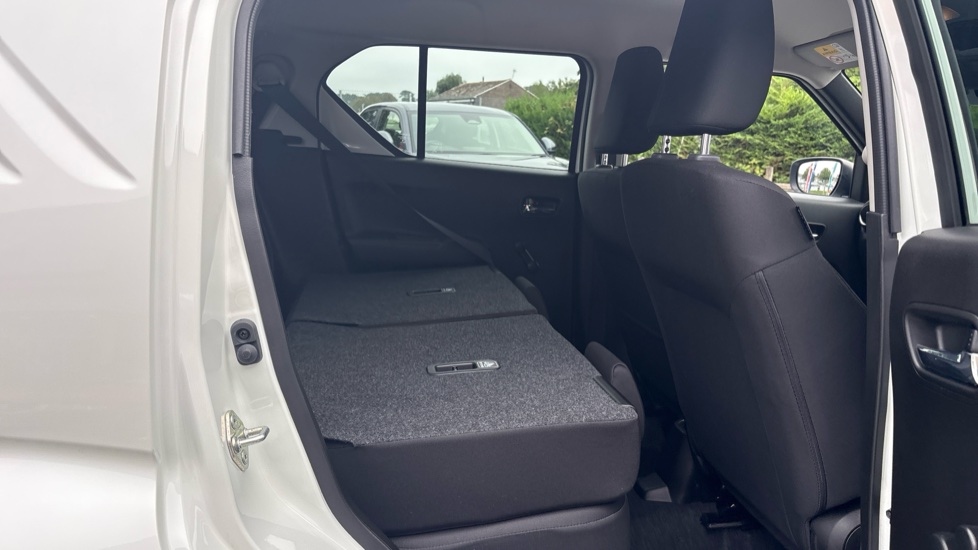 Suzuki Ignis 1.2 Dualjet 12V Hybrid SZ-T 5dr Petrol Hatchback - Image 41