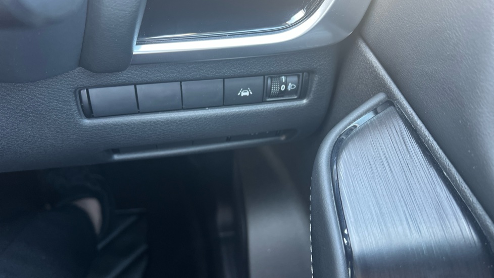Nissan Qashqai 1.5 E-Power N-Connecta 5dr Auto Hybrid Hatchback - Image 32