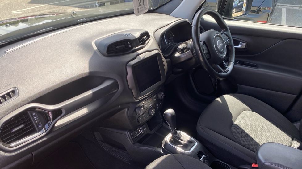 Jeep Renegade 1.3 T4 GSE Night Eagle II 5dr DDCT Petrol Hatchback - Image 9