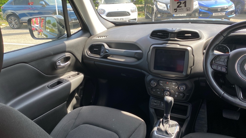 Jeep Renegade 1.3 T4 GSE Night Eagle II 5dr DDCT Petrol Hatchback - Image 14