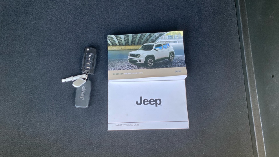 Jeep Renegade 1.3 T4 GSE Night Eagle II 5dr DDCT Petrol Hatchback - Image 19