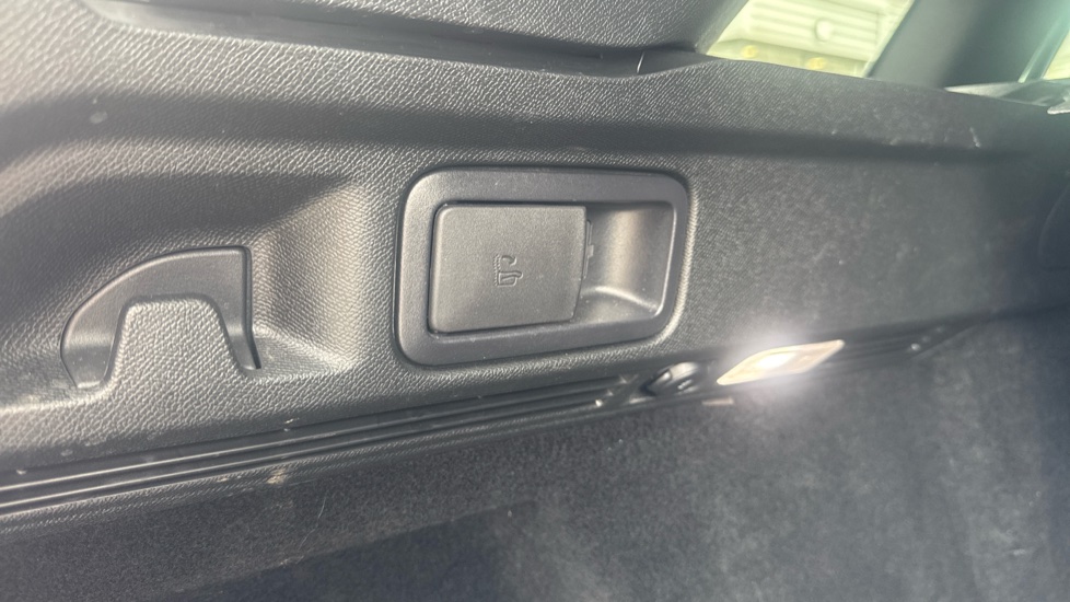 Peugeot 508 1.6 Hybrid 225 Allure 5dr e-EAT8 Estate - Image 27