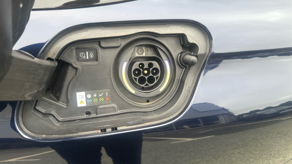 Peugeot 508 1.6 Hybrid 225 Allure 5dr e-EAT8 Estate - Image 31