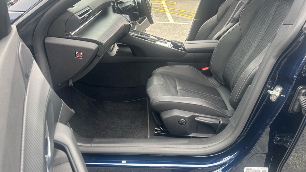 Peugeot 508 1.6 Hybrid 225 Allure 5dr e-EAT8 Estate - Image 32