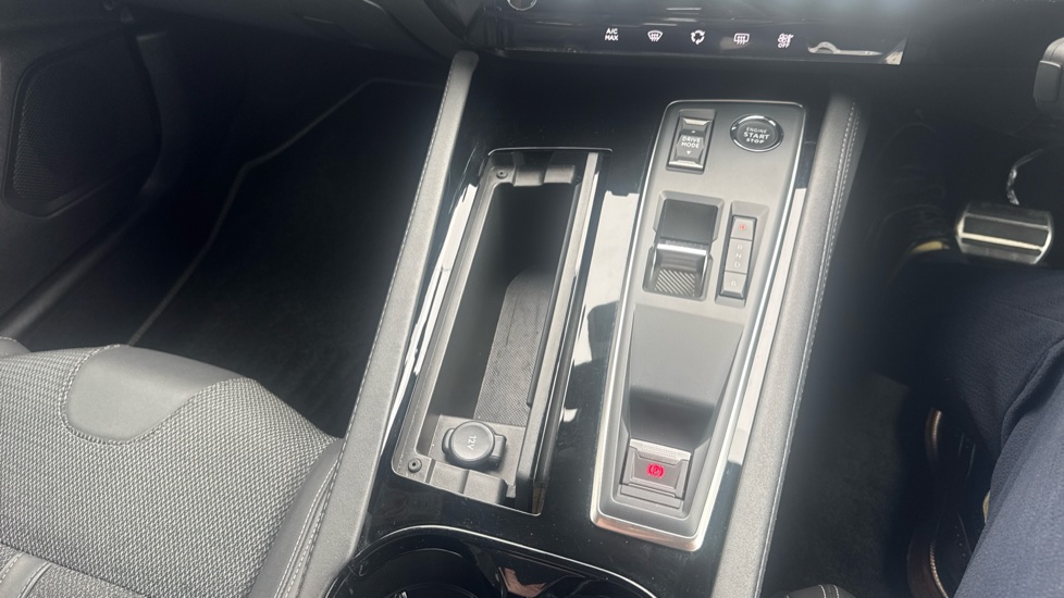 Peugeot 508 1.6 Hybrid 225 Allure 5dr e-EAT8 Estate - Image 39