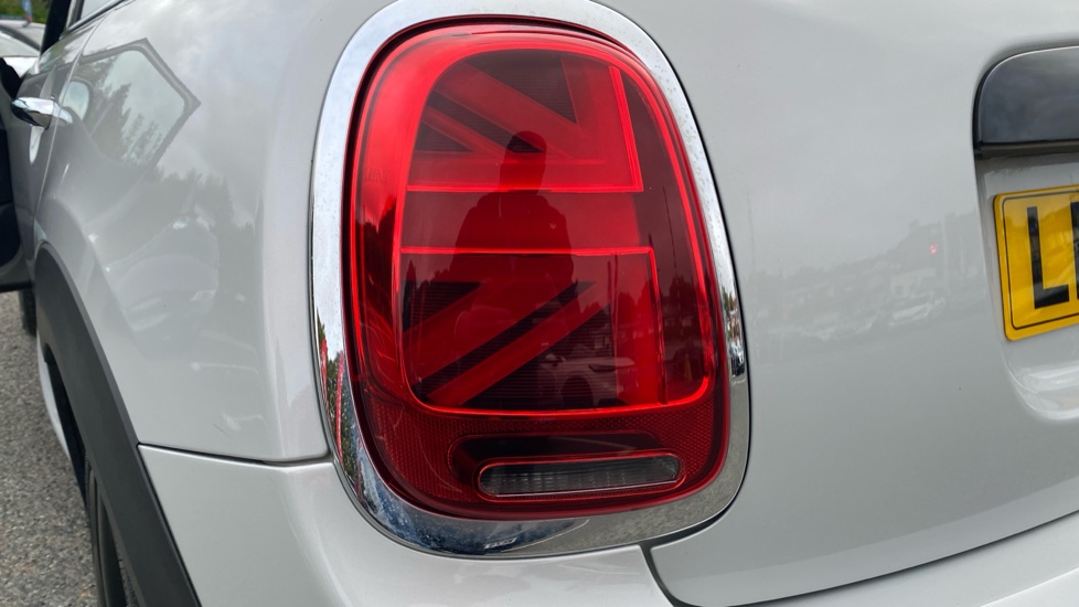 MINI Hatchback 1.5 Cooper Sport II 5dr Petrol Hatchback - Image 25