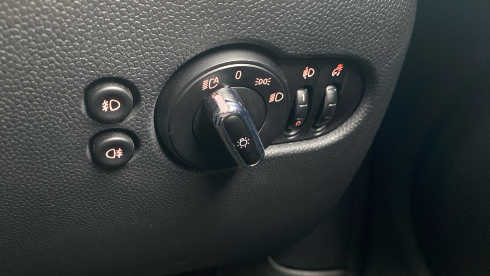 MINI Hatchback 1.5 Cooper Sport II 5dr Petrol Hatchback - Image 32