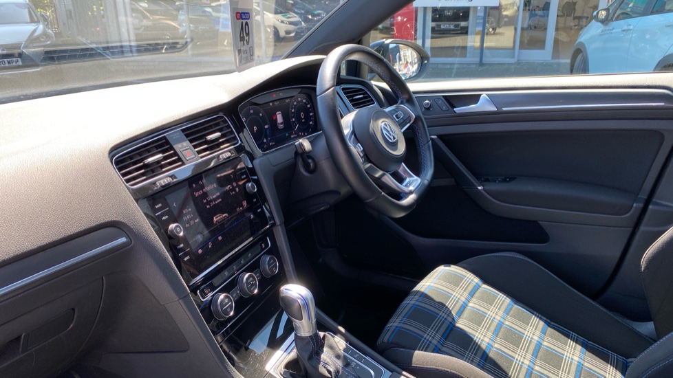 Volkswagen Golf 1.4 TSI GTE 5dr DSG Hatchback - Image 9