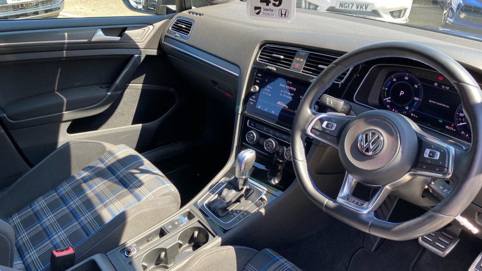 Volkswagen Golf 1.4 TSI GTE 5dr DSG Hatchback - Image 11
