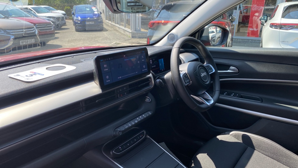 Jeep Avenger 115kW Summit 54kWh 5dr Auto Electric Hatchback - Image 9