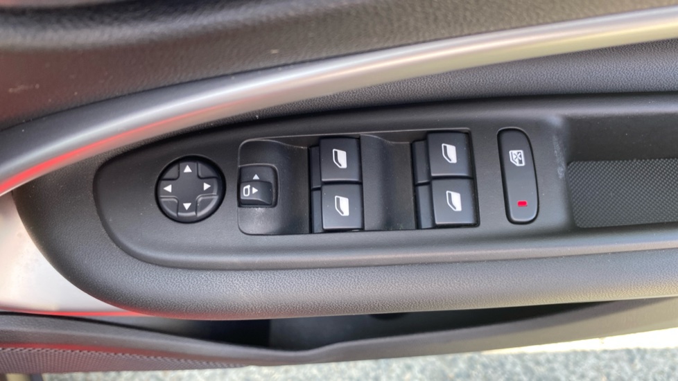 Jeep Avenger 115kW Summit 54kWh 5dr Auto Electric Hatchback - Image 26