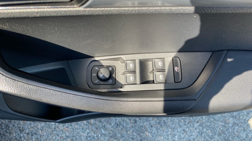Skoda Karoq 1.0 TSI SE 5dr Petrol Estate - Image 24