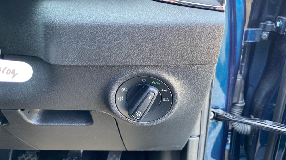 Skoda Karoq 1.0 TSI SE 5dr Petrol Estate - Image 25