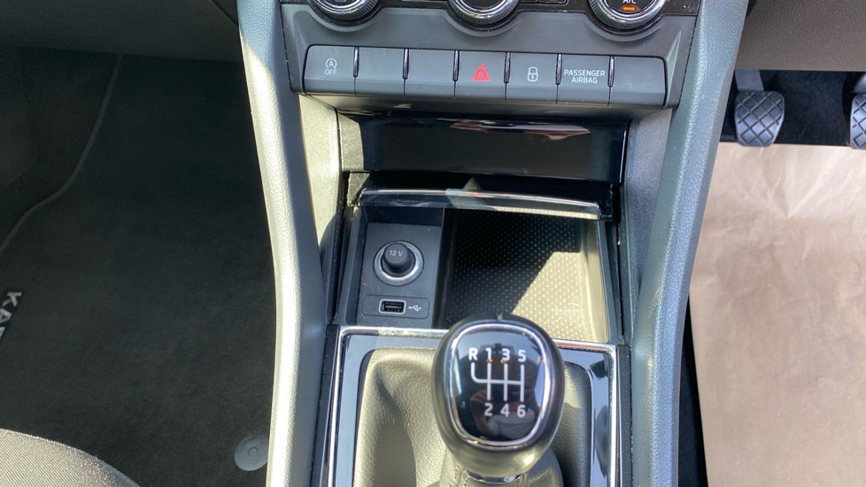 Skoda Karoq 1.0 TSI SE 5dr Petrol Estate - Image 41