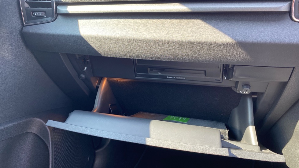 Skoda Karoq 1.0 TSI SE 5dr Petrol Estate - Image 44