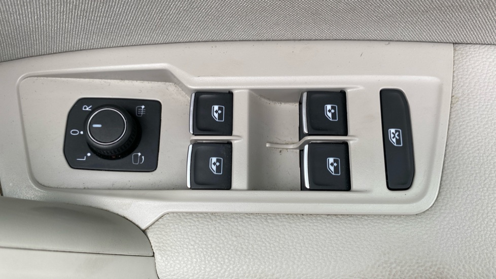 Volkswagen Tiguan Allspace 1.5 TSI EVO Match 5dr DSG Petrol Estate - Image 32