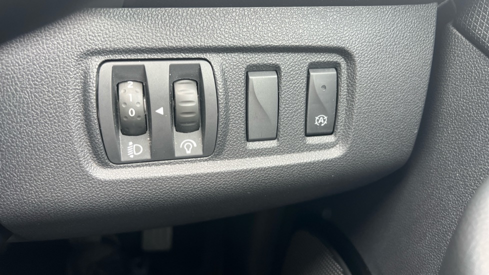 Renault Clio 0.9 TCE 90 GT Line 5dr Petrol Hatchback - Image 27