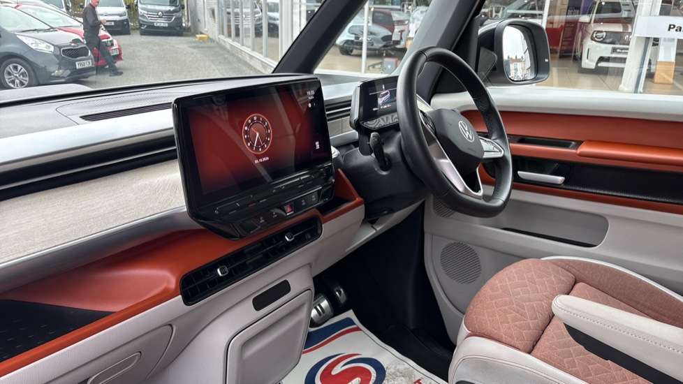 Volkswagen ID. Buzz 150kW 1ST Edition Pro 77kWh 5dr Auto Electric Estate - Image 9