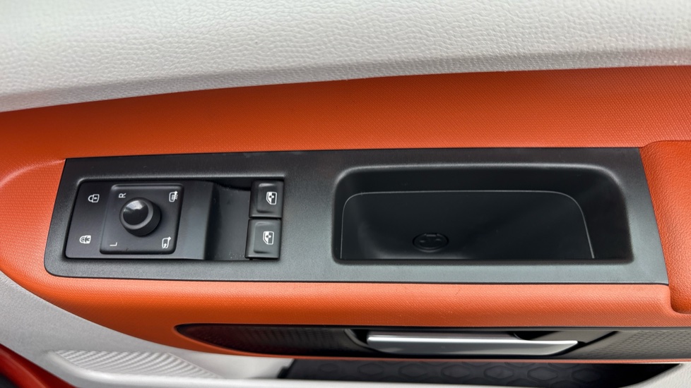 Volkswagen ID. Buzz 150kW 1ST Edition Pro 77kWh 5dr Auto Electric Estate - Image 30
