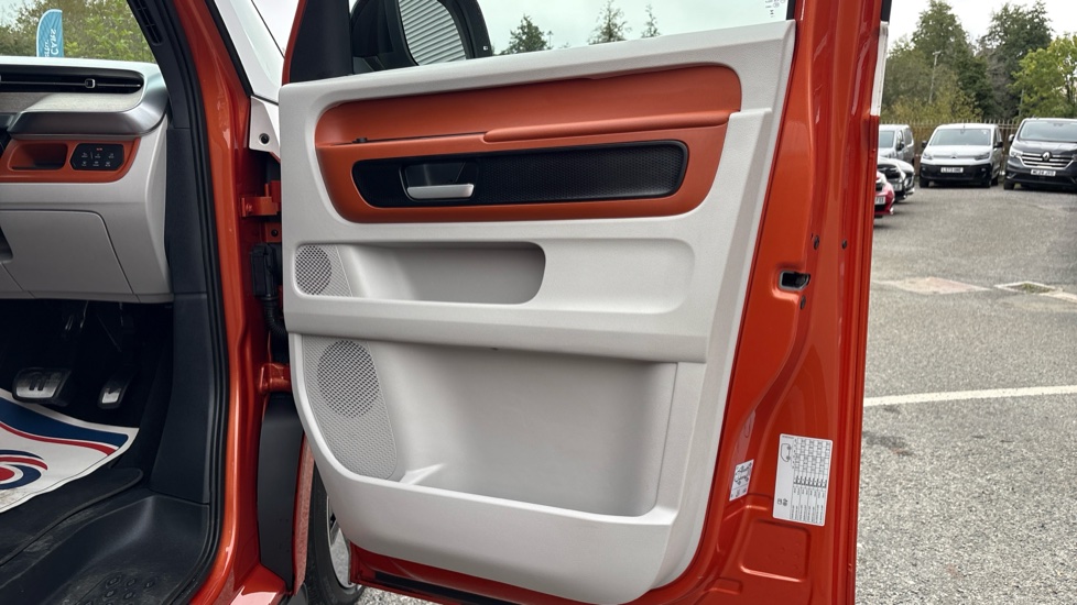 Volkswagen ID. Buzz 150kW 1ST Edition Pro 77kWh 5dr Auto Electric Estate - Image 33