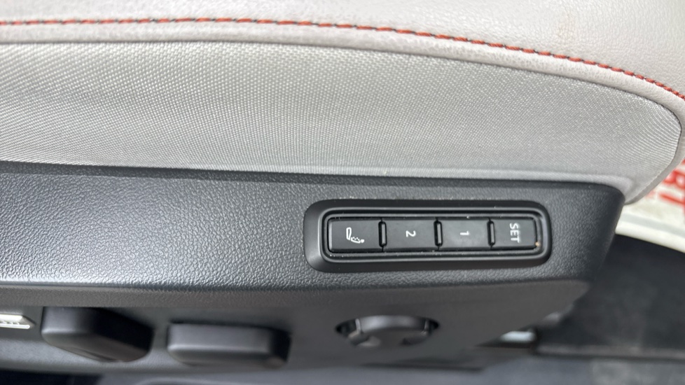 Volkswagen ID. Buzz 150kW 1ST Edition Pro 77kWh 5dr Auto Electric Estate - Image 35