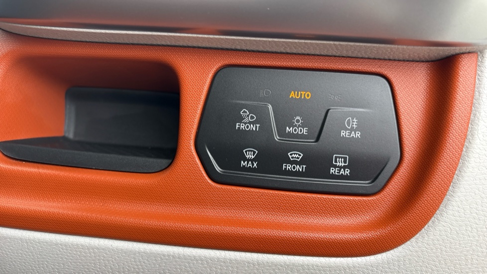 Volkswagen ID. Buzz 150kW 1ST Edition Pro 77kWh 5dr Auto Electric Estate - Image 37