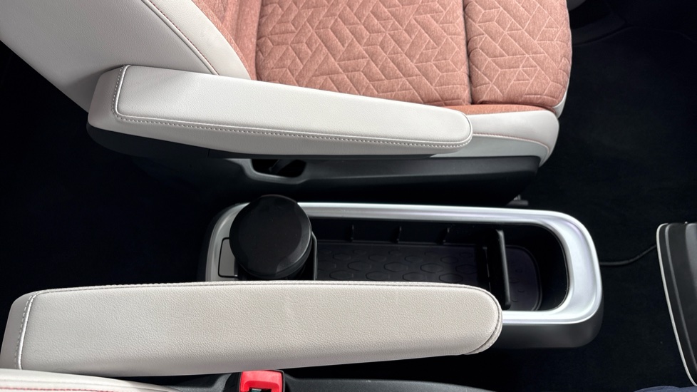 Volkswagen ID. Buzz 150kW 1ST Edition Pro 77kWh 5dr Auto Electric Estate - Image 45