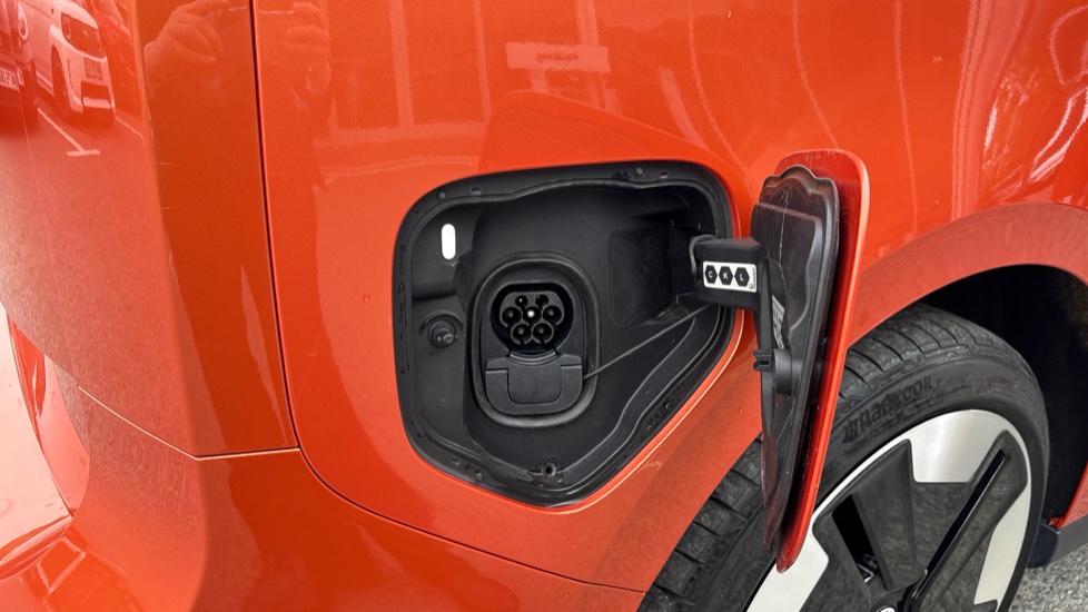 Volkswagen ID. Buzz 150kW 1ST Edition Pro 77kWh 5dr Auto Electric Estate - Image 46