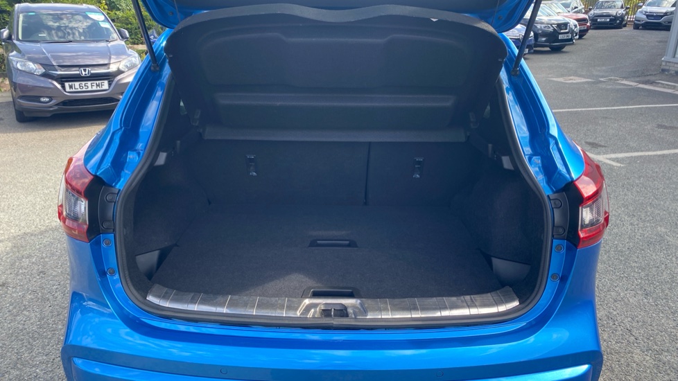 Nissan Qashqai 1.7 dCi Tekna+ 5dr Diesel Hatchback - Image 4