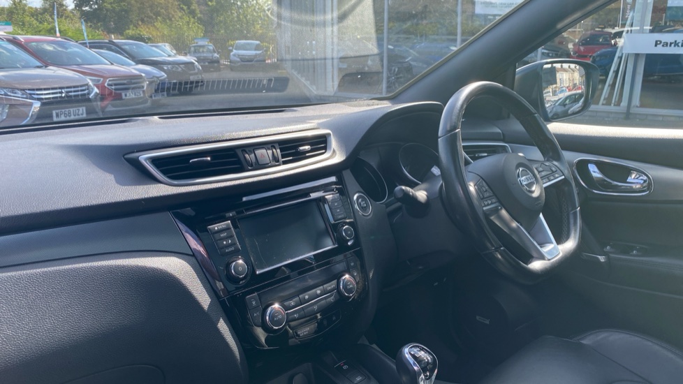 Nissan Qashqai 1.7 dCi Tekna+ 5dr Diesel Hatchback - Image 9