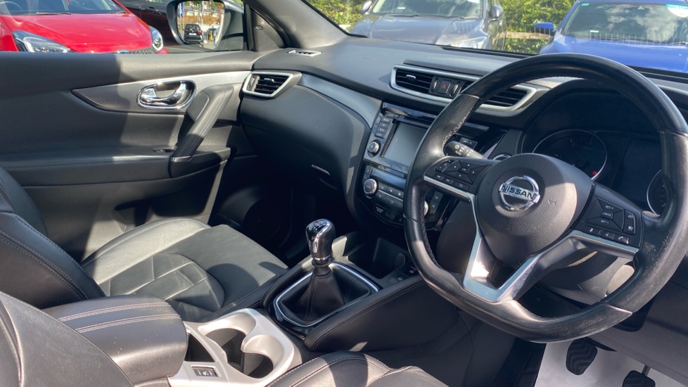 Nissan Qashqai 1.7 dCi Tekna+ 5dr Diesel Hatchback - Image 11