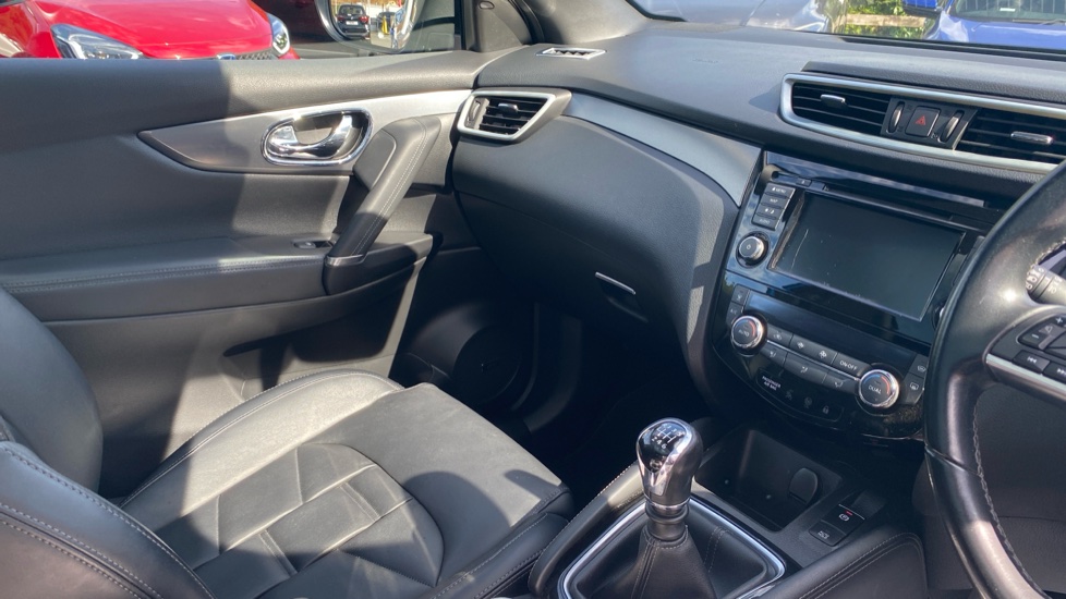Nissan Qashqai 1.7 dCi Tekna+ 5dr Diesel Hatchback - Image 14