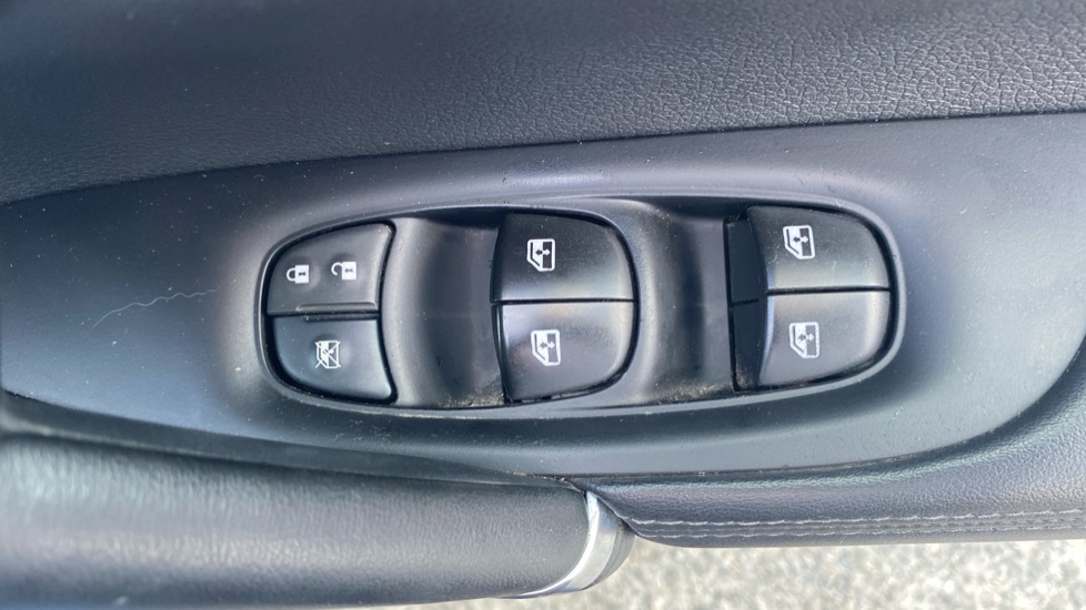 Nissan Qashqai 1.7 dCi Tekna+ 5dr Diesel Hatchback - Image 26